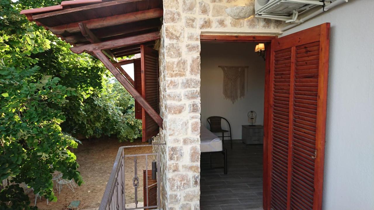 Stone House With Seaview Apartment เนอาโปติไดอา ภายนอก รูปภาพ