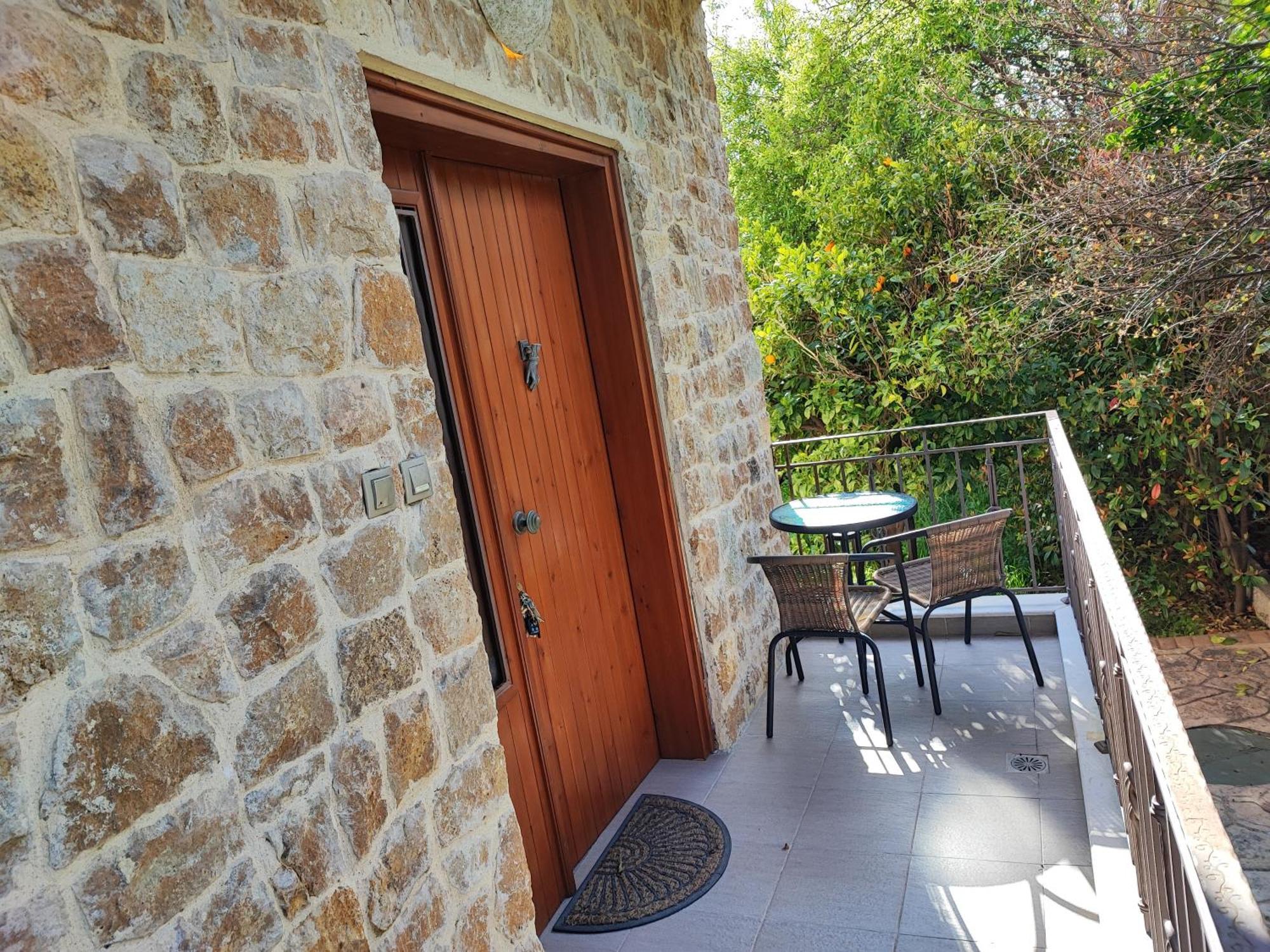 Stone House With Seaview Apartment เนอาโปติไดอา ภายนอก รูปภาพ