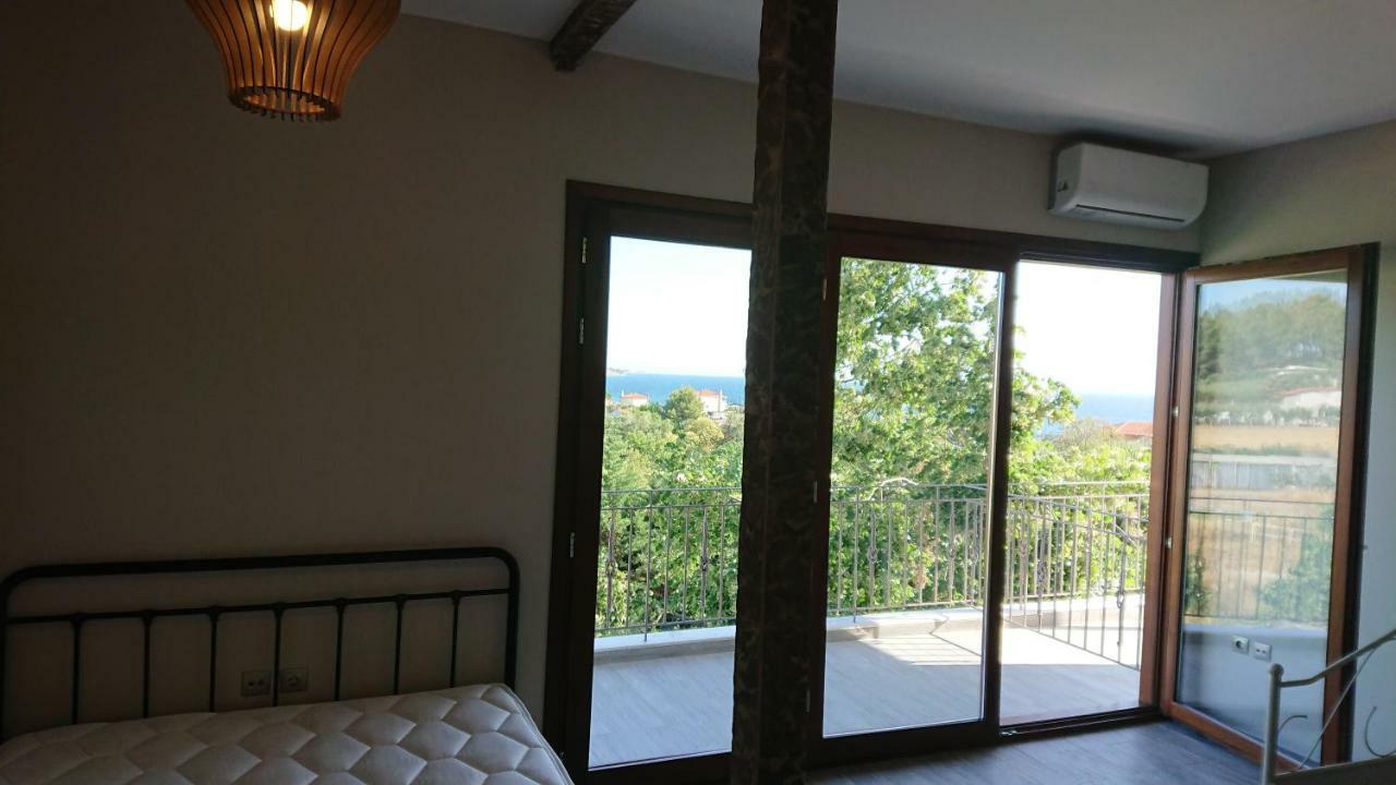 Stone House With Seaview Apartment เนอาโปติไดอา ภายนอก รูปภาพ