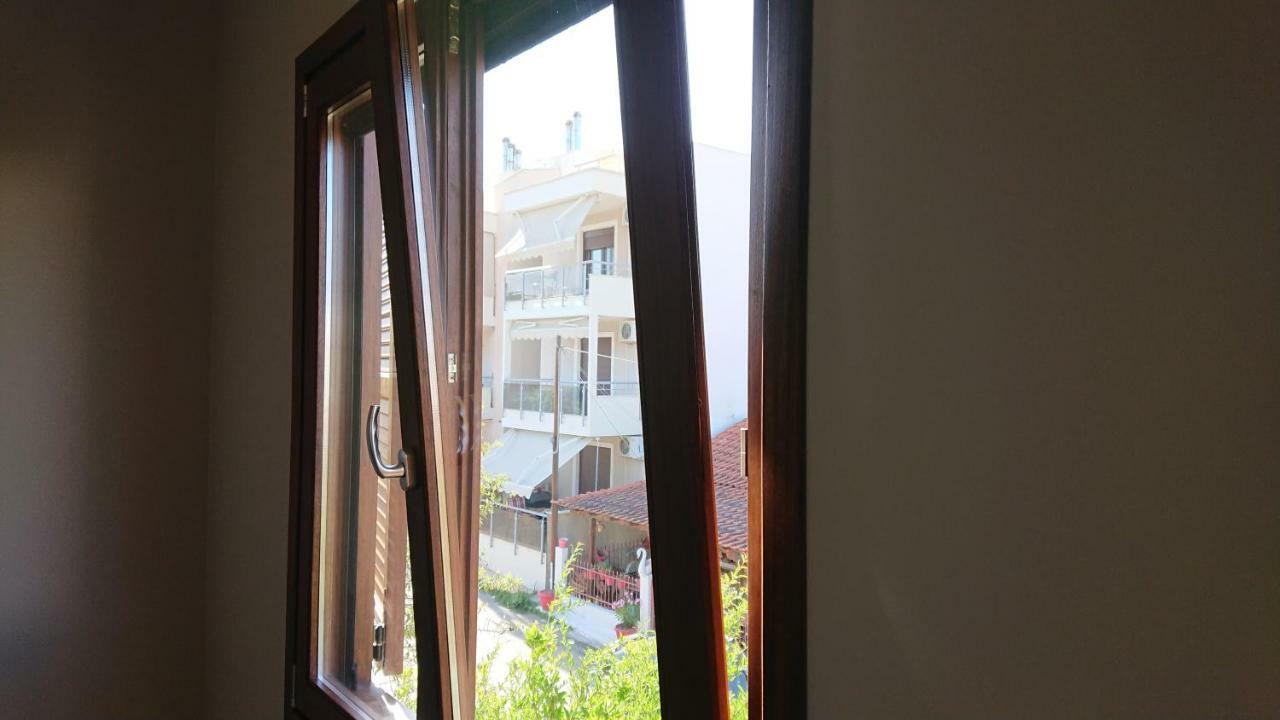 Stone House With Seaview Apartment เนอาโปติไดอา ภายนอก รูปภาพ