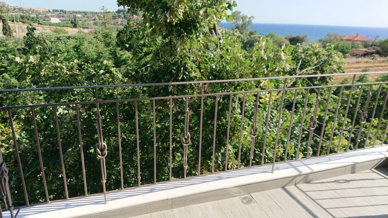 Stone House With Seaview Apartment เนอาโปติไดอา ภายนอก รูปภาพ