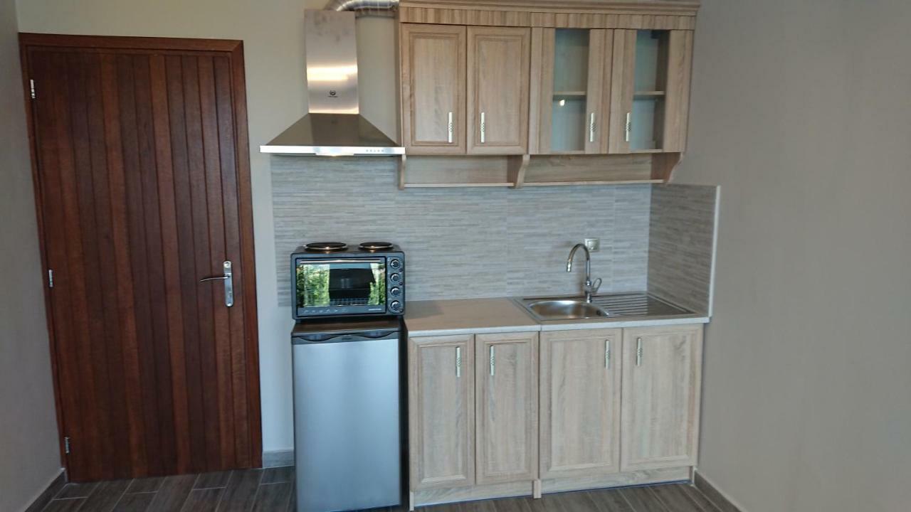 Stone House With Seaview Apartment เนอาโปติไดอา ภายนอก รูปภาพ