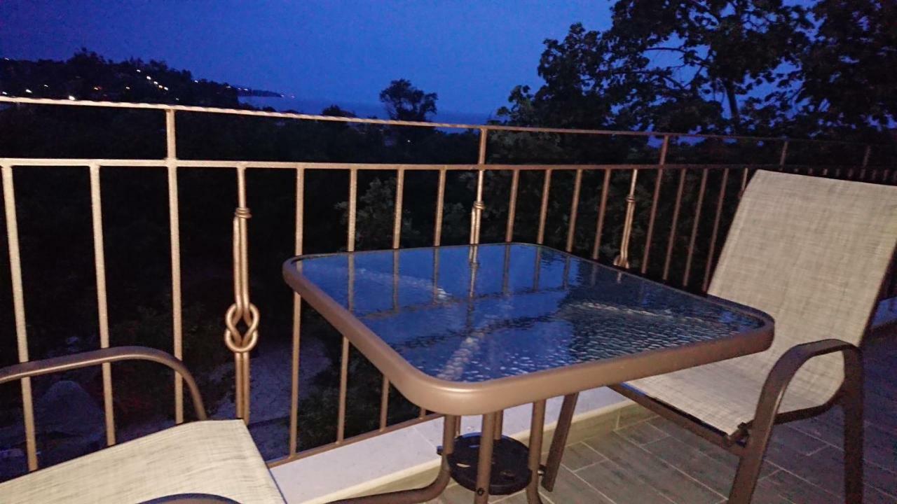 Stone House With Seaview Apartment เนอาโปติไดอา ภายนอก รูปภาพ