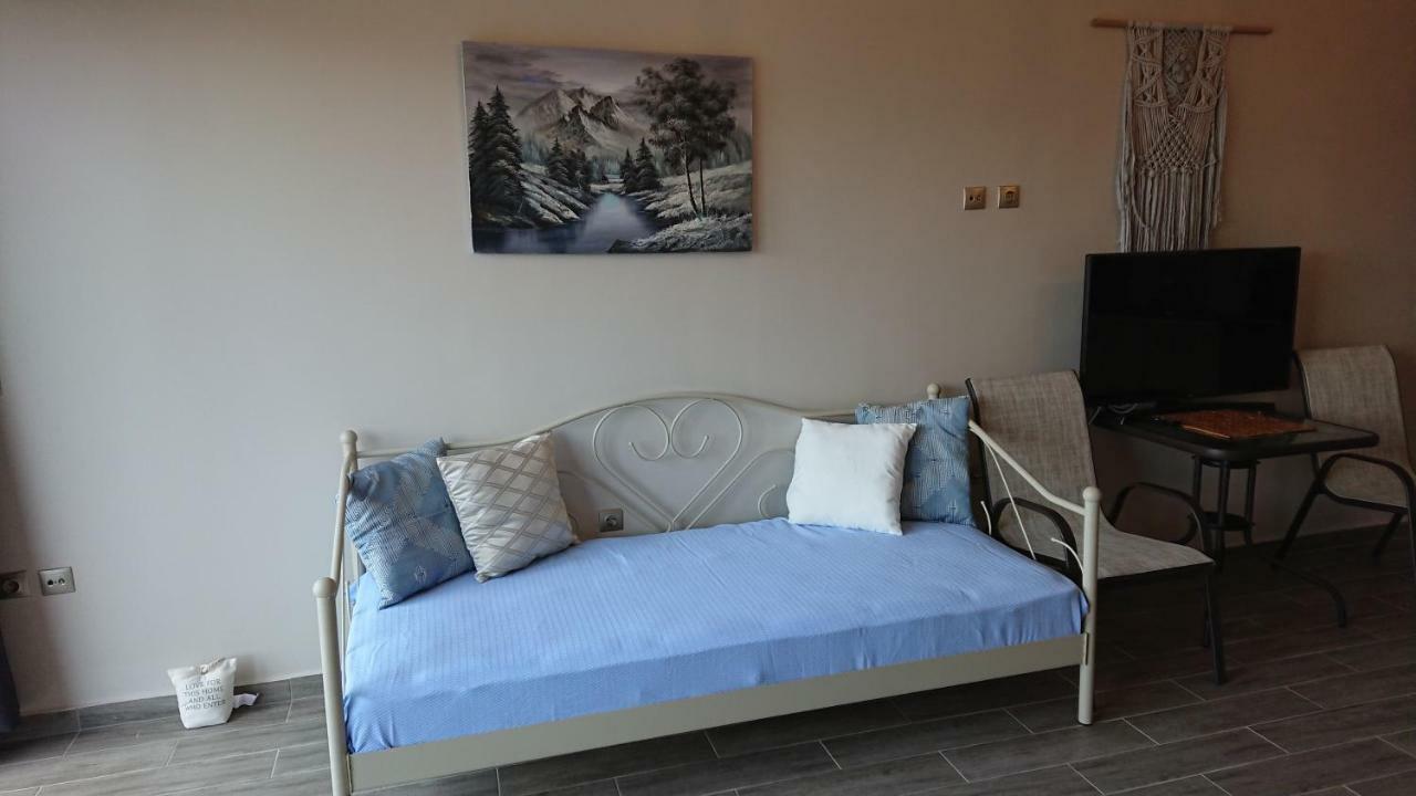 Stone House With Seaview Apartment เนอาโปติไดอา ภายนอก รูปภาพ