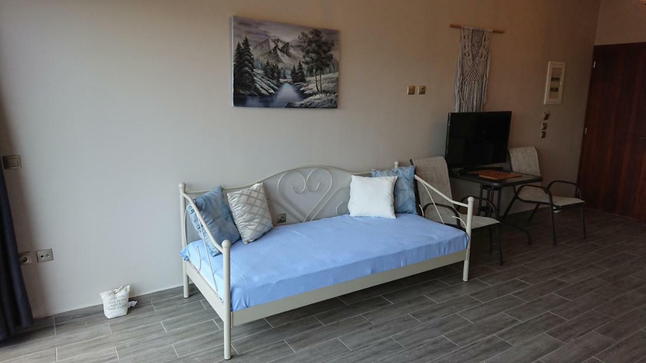 Stone House With Seaview Apartment เนอาโปติไดอา ภายนอก รูปภาพ