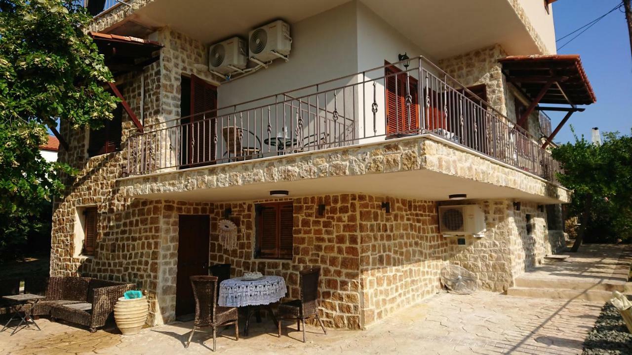Stone House With Seaview Apartment เนอาโปติไดอา ภายนอก รูปภาพ