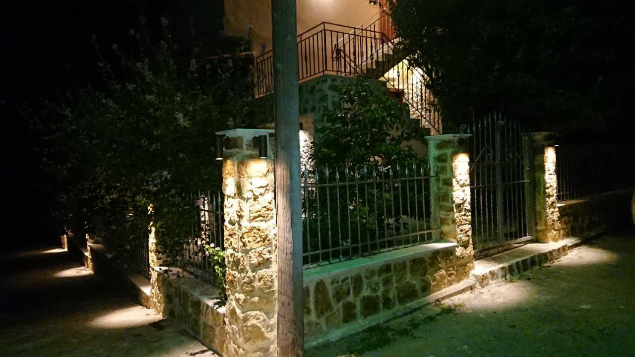 Stone House With Seaview Apartment เนอาโปติไดอา ภายนอก รูปภาพ