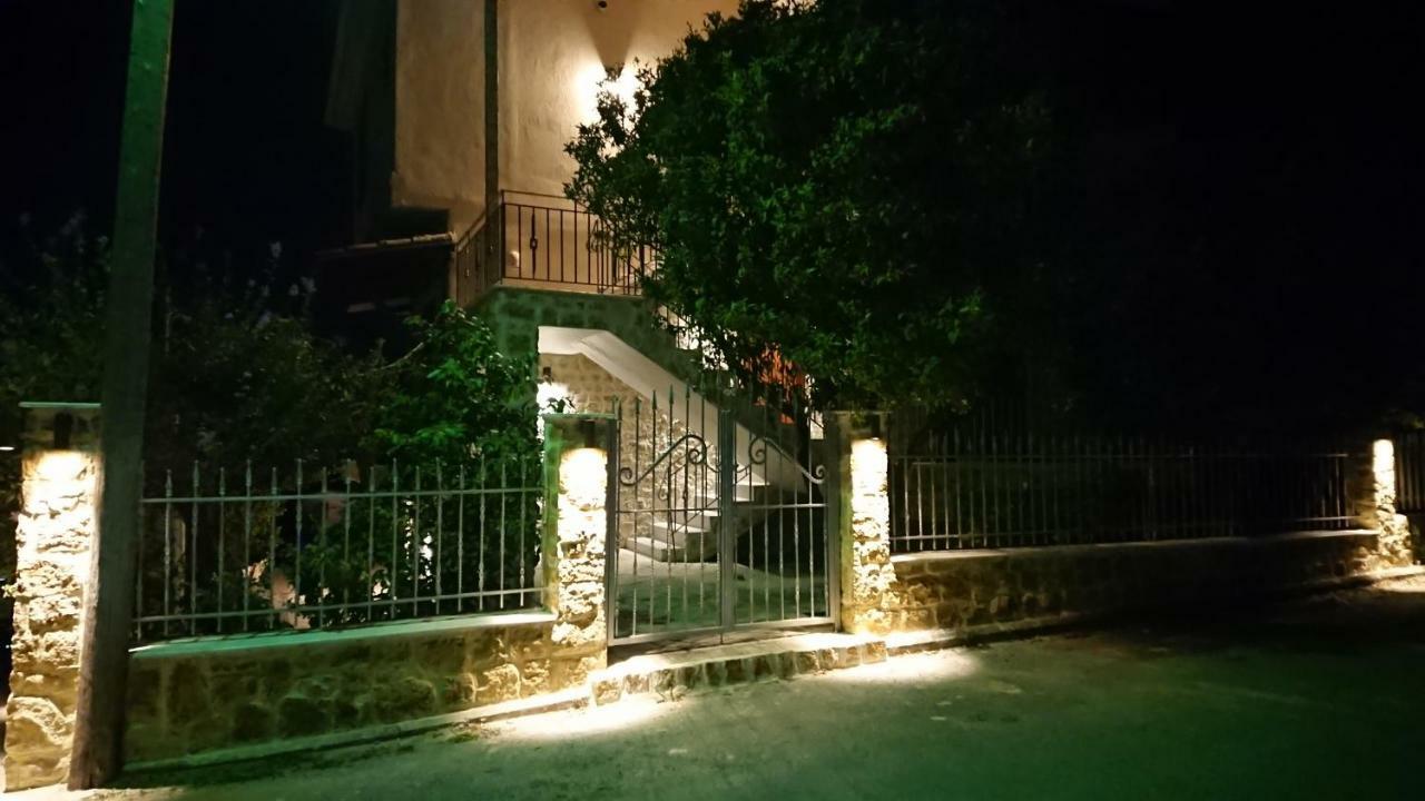 Stone House With Seaview Apartment เนอาโปติไดอา ภายนอก รูปภาพ