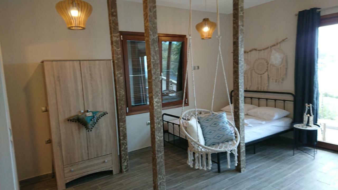 Stone House With Seaview Apartment เนอาโปติไดอา ภายนอก รูปภาพ