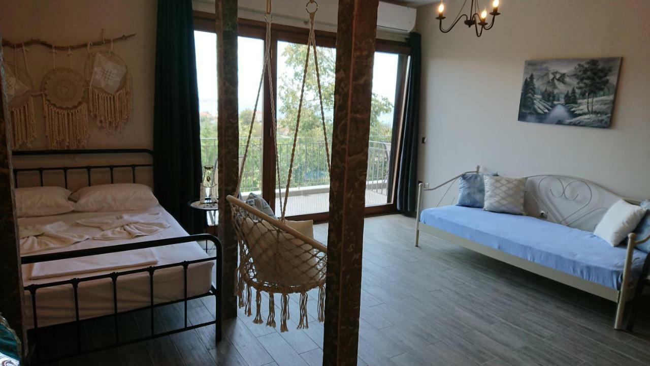 Stone House With Seaview Apartment เนอาโปติไดอา ภายนอก รูปภาพ