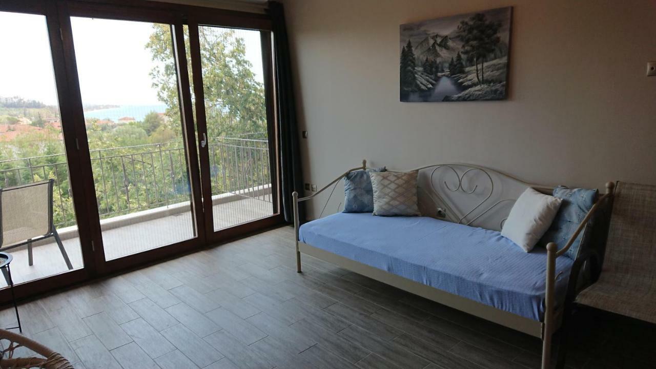 Stone House With Seaview Apartment เนอาโปติไดอา ภายนอก รูปภาพ