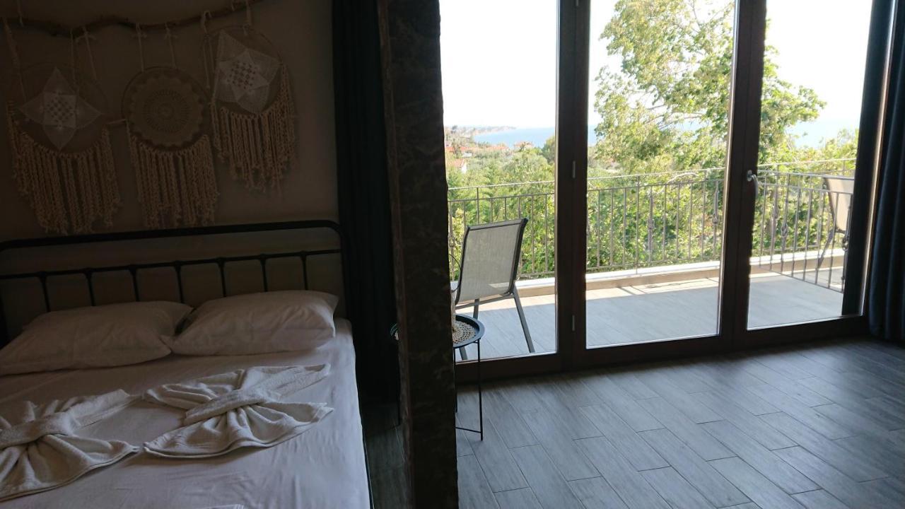 Stone House With Seaview Apartment เนอาโปติไดอา ภายนอก รูปภาพ