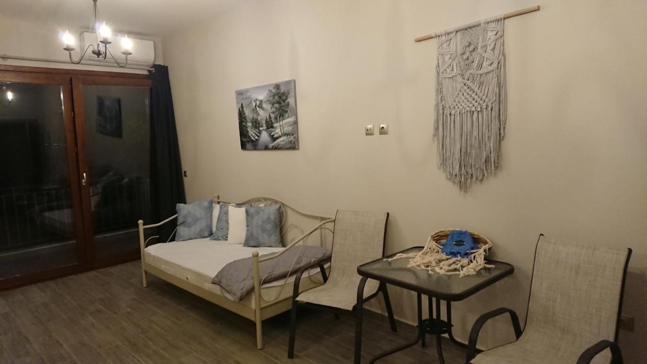 Stone House With Seaview Apartment เนอาโปติไดอา ภายนอก รูปภาพ