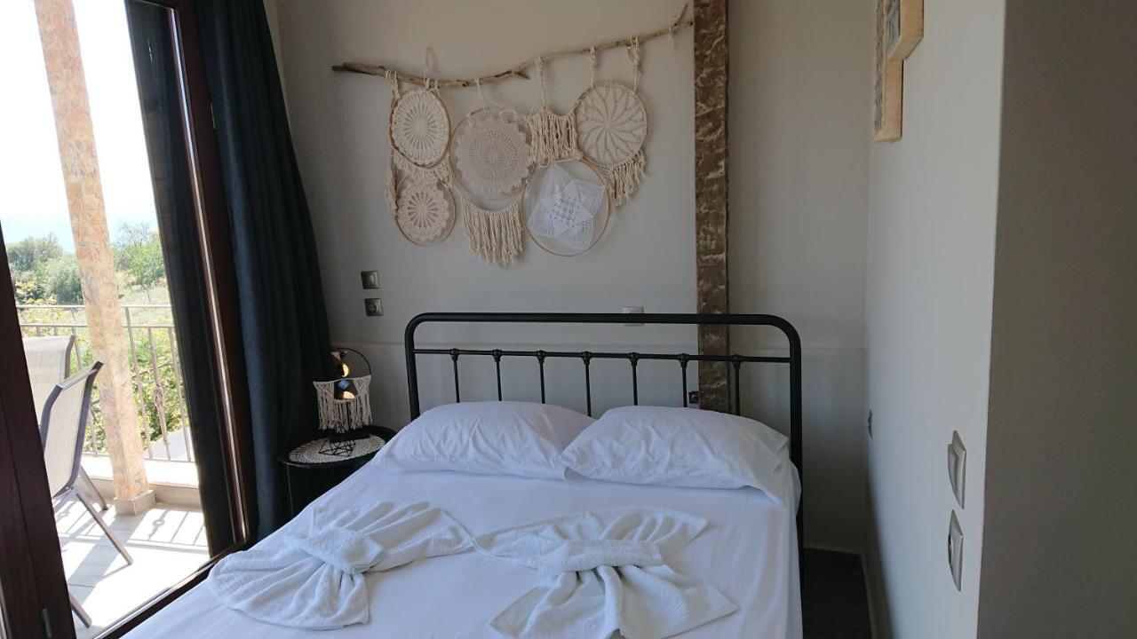Stone House With Seaview Apartment เนอาโปติไดอา ภายนอก รูปภาพ